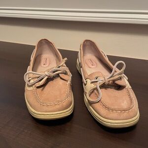 Woman’s Sperry boat shoes